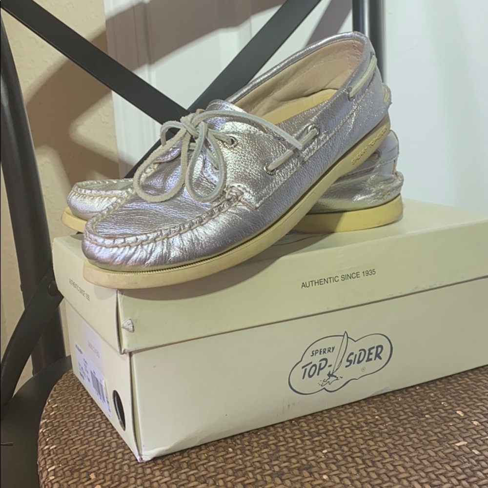 Silver Sperry’s Sz 7.5